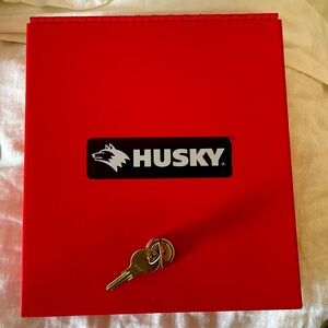 Red HUSKY lock box CHERRY 8x9x2

Great for kids to keep their valuables